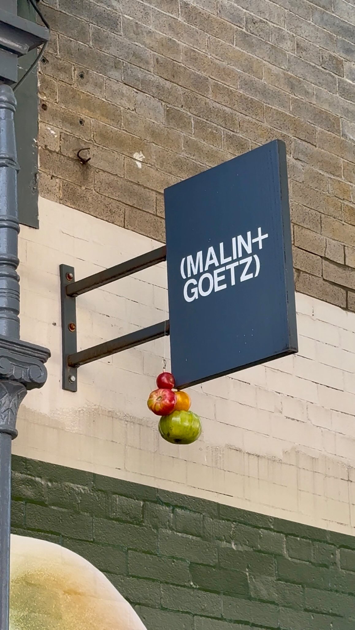 malinandgoetz 视频封面