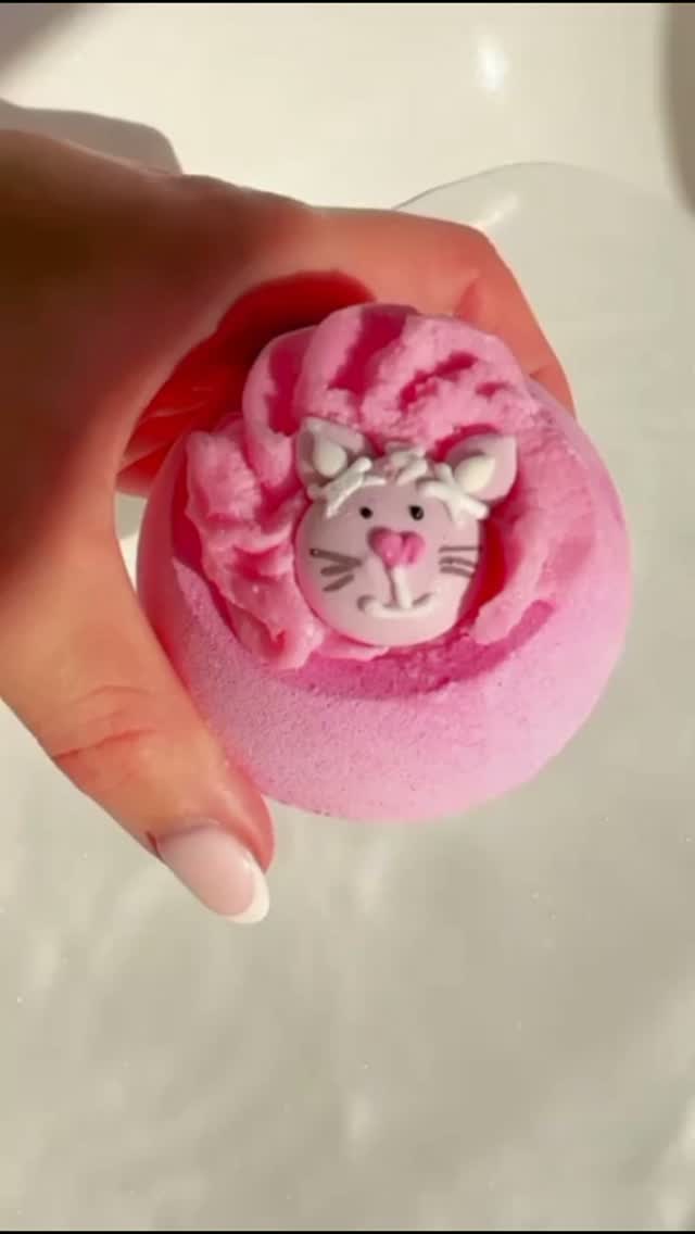 bombcosmetics_official 品牌动态